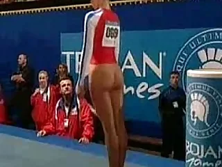 Floozy gymnast vaults around bare pussy with the addition of is punctured around weasel words